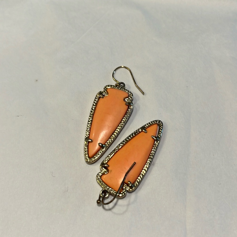 Kendra Scott Peach earrings with gold trim